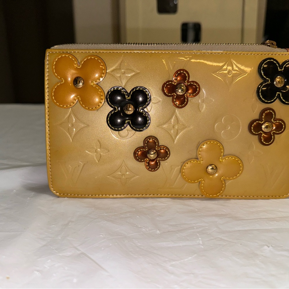 LOUIS VUITTON Flower Lexington Monogram Verni Handbag Pochette